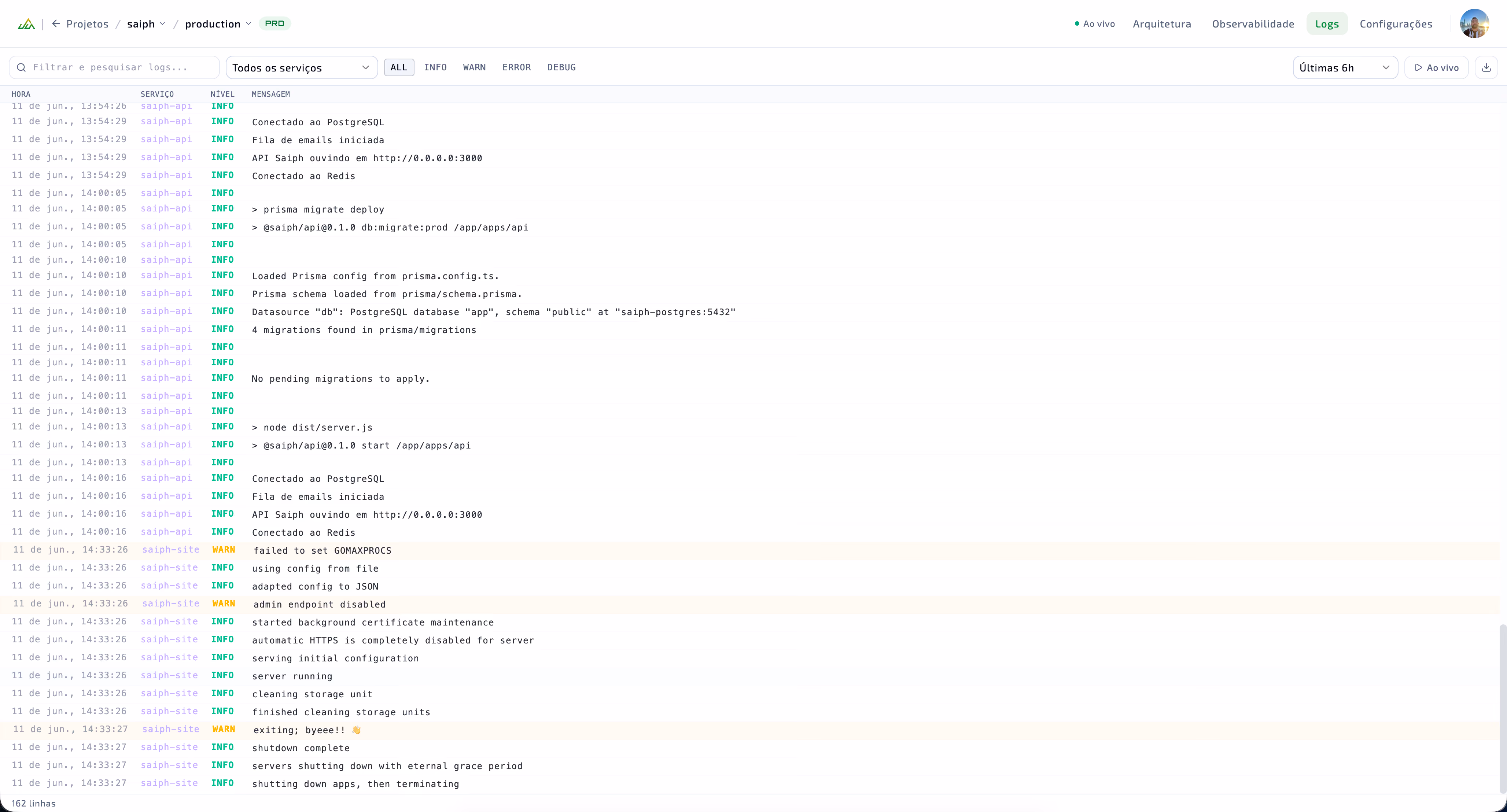 Logs em tempo real de todos os serviços de um projeto no UpUai, com filtro por nível e serviço