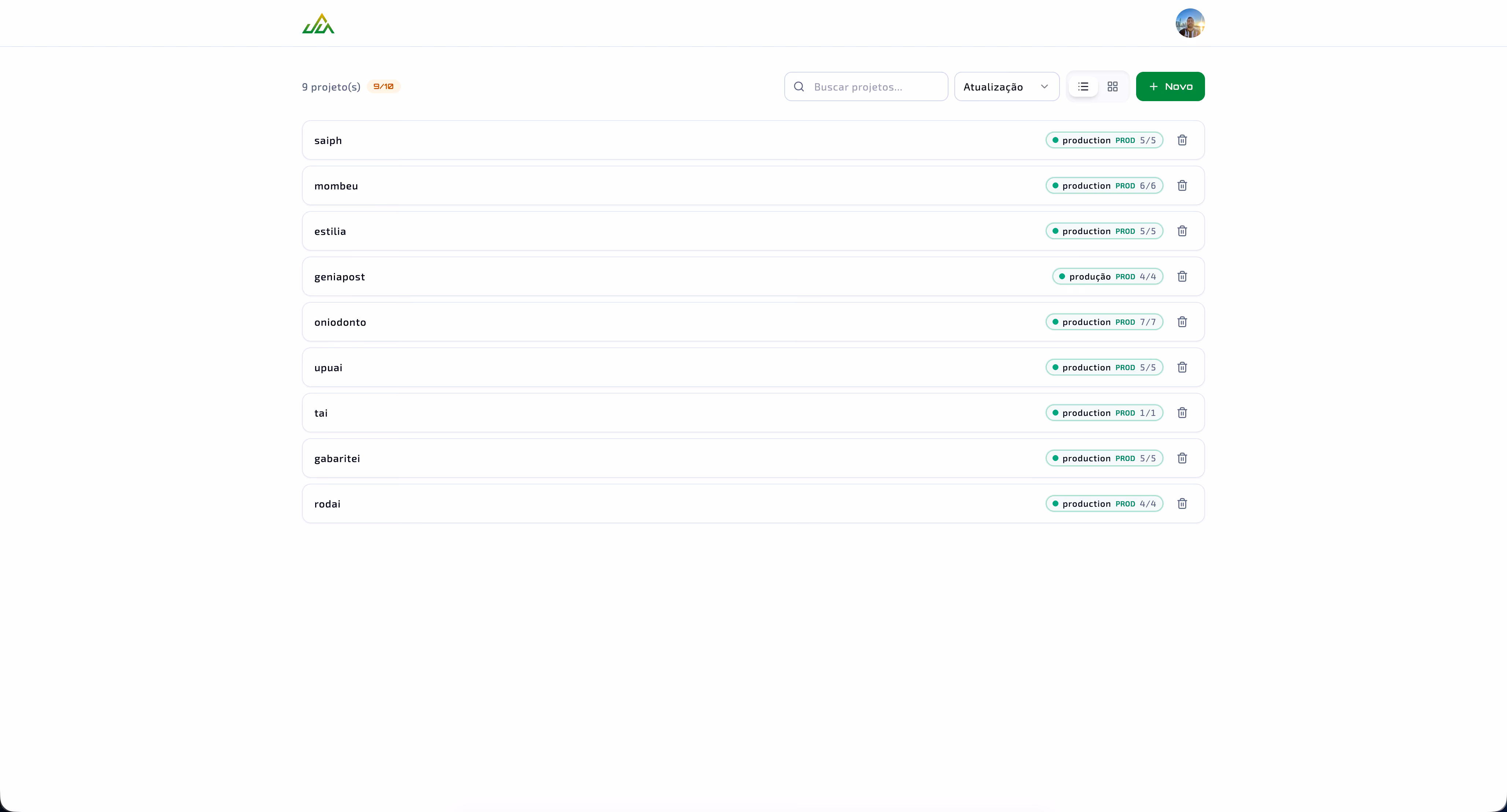 Painel do UpUai com a lista de projetos e seus ambientes de produção ativos